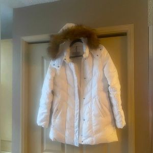 New Marc Nee York White Coat with detachable fur hood. Size medium!